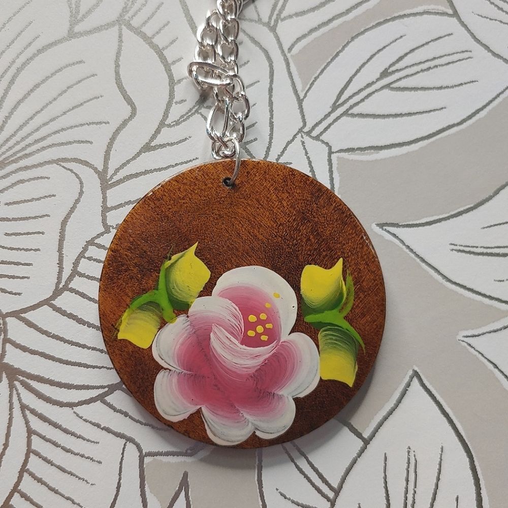 Beautiful Wooden Flower Pendant Necklace